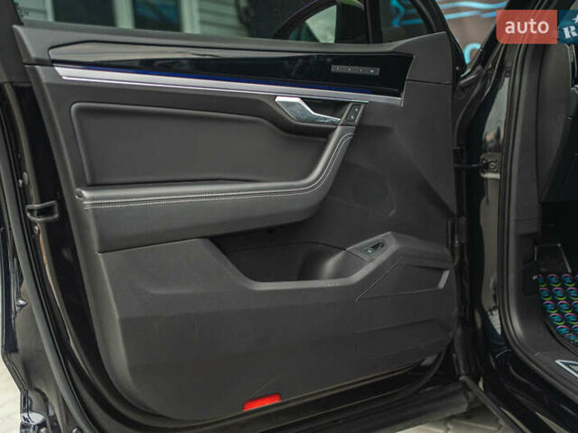 Черный Фольксваген Туарег, объемом двигателя 3.96 л и пробегом 170 тыс. км за 57777 $, фото 44 на Automoto.ua