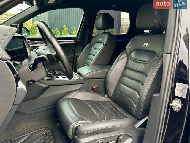 Черный Фольксваген Туарег, объемом двигателя 3 л и пробегом 141 тыс. км за 48500 $, фото 44 на Automoto.ua