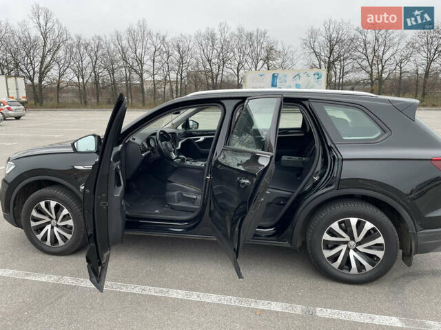 Черный Фольксваген Туарег, объемом двигателя 2.99 л и пробегом 135 тыс. км за 36950 $, фото 20 на Automoto.ua