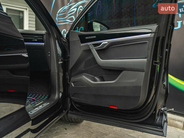 Черный Фольксваген Туарег, объемом двигателя 3.96 л и пробегом 170 тыс. км за 57777 $, фото 59 на Automoto.ua