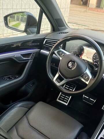 Черный Фольксваген Туарег, объемом двигателя 2.97 л и пробегом 163 тыс. км за 51500 $, фото 21 на Automoto.ua