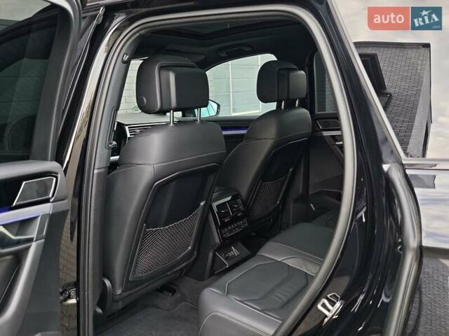 Черный Фольксваген Туарег, объемом двигателя 2.97 л и пробегом 98 тыс. км за 59980 $, фото 47 на Automoto.ua