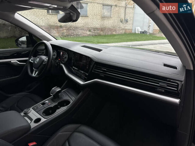 Фольксваген Туарег 2019 в Дубно на Automoto.ua Черный Фольксваген Туарег, объемом двигателя 3 л и пробегом 48 тыс. км за 43500 $, фото 37 на Automoto.ua