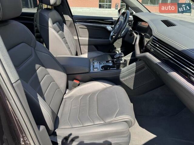 Черный Фольксваген Туарег, объемом двигателя 2.97 л и пробегом 194 тыс. км за 48200 $, фото 39 на Automoto.ua