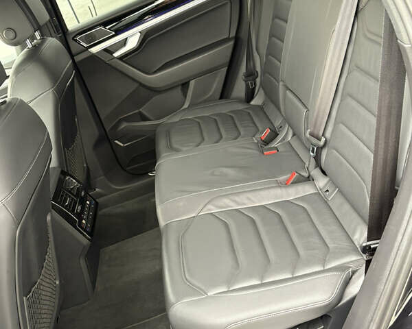 Черный Фольксваген Туарег, объемом двигателя 3 л и пробегом 188 тыс. км за 44555 $, фото 69 на Automoto.ua