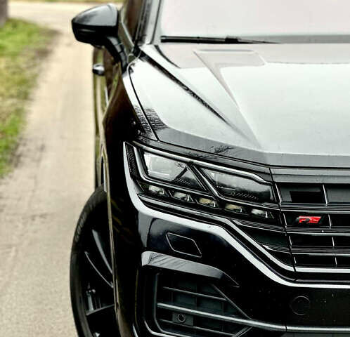 Черный Фольксваген Туарег, объемом двигателя 3 л и пробегом 115 тыс. км за 45500 $, фото 2 на Automoto.ua