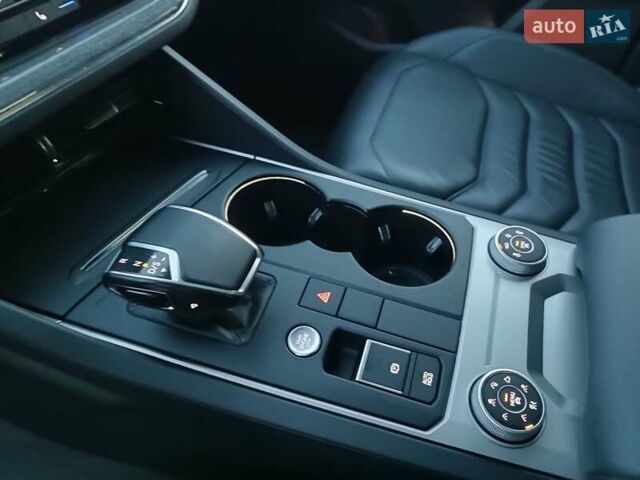 Черный Фольксваген Туарег, объемом двигателя 2.97 л и пробегом 255 тыс. км за 42000 $, фото 37 на Automoto.ua