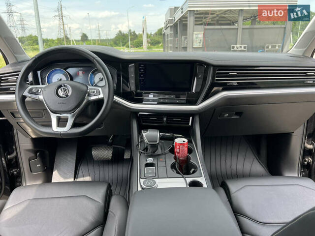 Черный Фольксваген Туарег, объемом двигателя 2.97 л и пробегом 121 тыс. км за 49800 $, фото 24 на Automoto.ua
