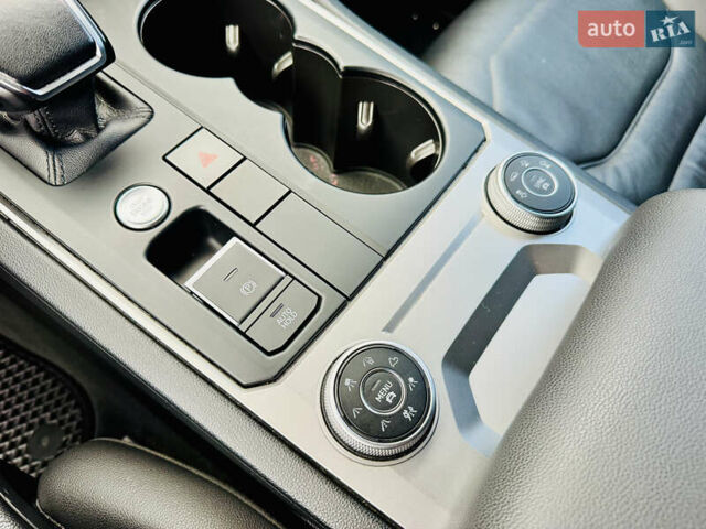 Черный Фольксваген Туарег, объемом двигателя 3 л и пробегом 195 тыс. км за 33700 $, фото 25 на Automoto.ua