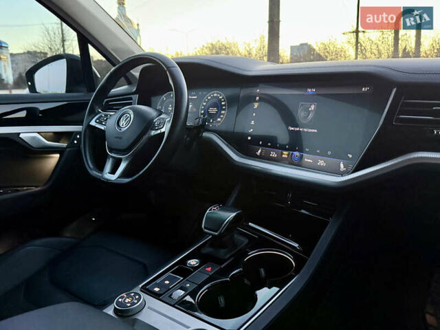Черный Фольксваген Туарег, объемом двигателя 2.97 л и пробегом 165 тыс. км за 39900 $, фото 19 на Automoto.ua