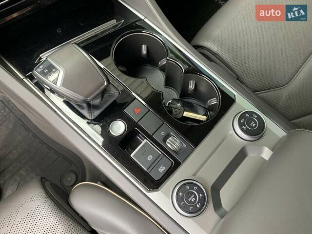 Черный Фольксваген Туарег, объемом двигателя 2.97 л и пробегом 77 тыс. км за 51000 $, фото 20 на Automoto.ua