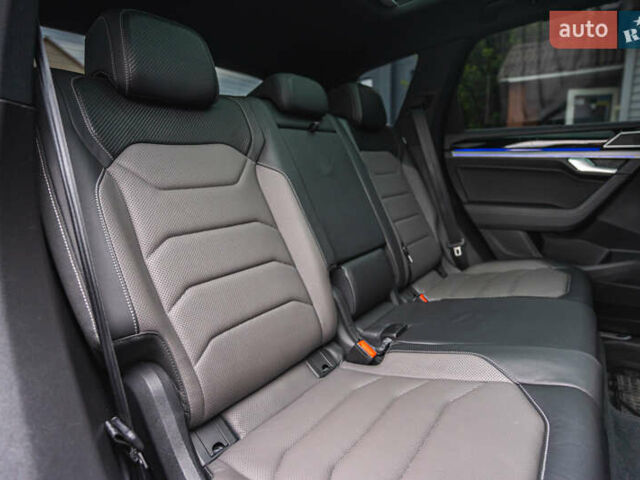 Черный Фольксваген Туарег, объемом двигателя 3.96 л и пробегом 170 тыс. км за 57777 $, фото 97 на Automoto.ua