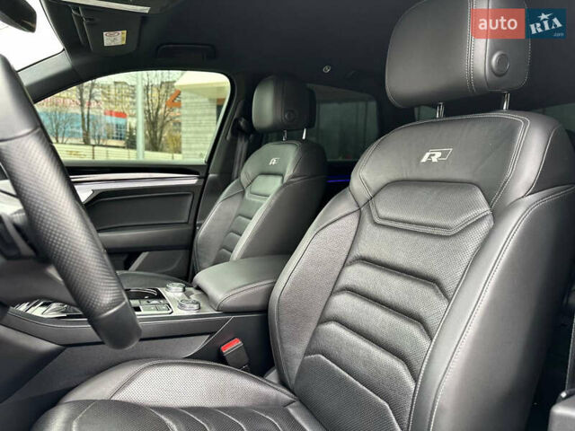 Черный Фольксваген Туарег, объемом двигателя 2.97 л и пробегом 129 тыс. км за 48500 $, фото 22 на Automoto.ua