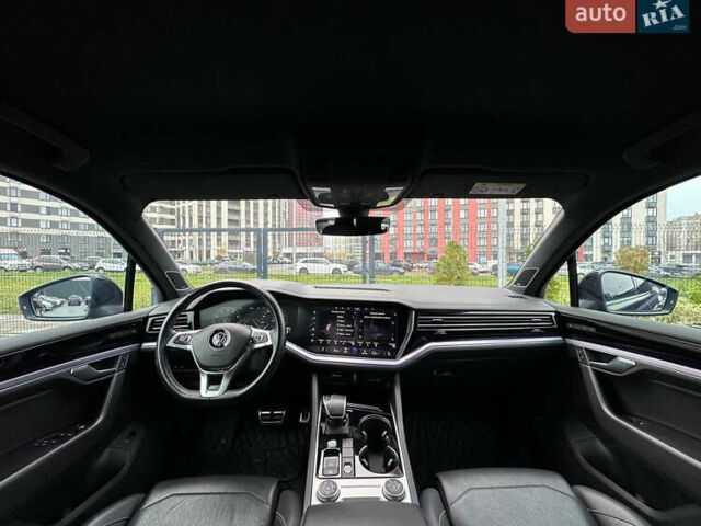 Черный Фольксваген Туарег, объемом двигателя 3 л и пробегом 141 тыс. км за 48500 $, фото 53 на Automoto.ua