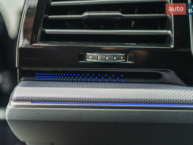 Черный Фольксваген Туарег, объемом двигателя 3.96 л и пробегом 170 тыс. км за 57777 $, фото 52 на Automoto.ua