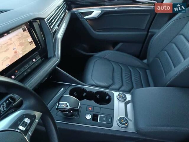 Черный Фольксваген Туарег, объемом двигателя 2.97 л и пробегом 255 тыс. км за 42000 $, фото 51 на Automoto.ua