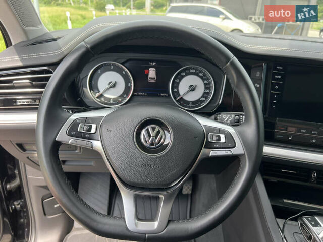 Черный Фольксваген Туарег, объемом двигателя 2.97 л и пробегом 121 тыс. км за 49800 $, фото 26 на Automoto.ua