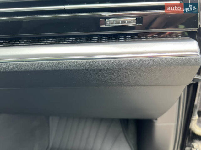 Черный Фольксваген Туарег, объемом двигателя 2.97 л и пробегом 121 тыс. км за 49800 $, фото 22 на Automoto.ua