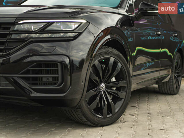 Черный Фольксваген Туарег, объемом двигателя 3.96 л и пробегом 170 тыс. км за 57777 $, фото 11 на Automoto.ua