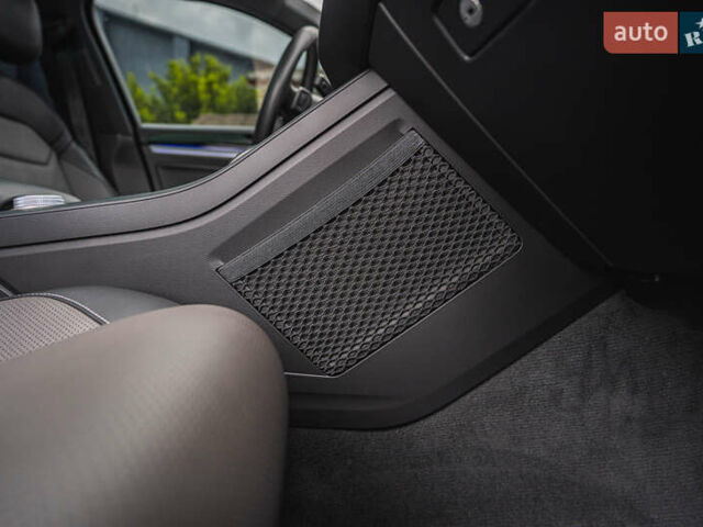 Черный Фольксваген Туарег, объемом двигателя 3.96 л и пробегом 170 тыс. км за 57777 $, фото 101 на Automoto.ua