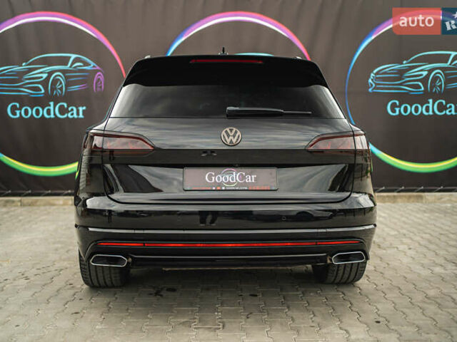 Черный Фольксваген Туарег, объемом двигателя 3.96 л и пробегом 170 тыс. км за 57777 $, фото 26 на Automoto.ua