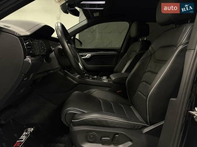 Черный Фольксваген Туарег, объемом двигателя 2.97 л и пробегом 123 тыс. км за 49900 $, фото 45 на Automoto.ua