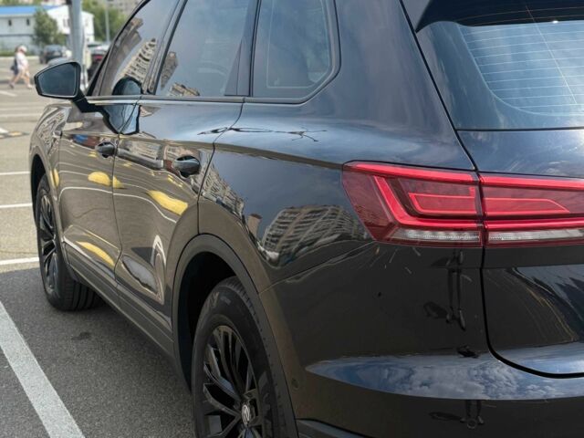 Черный Фольксваген Туарег, объемом двигателя 3 л и пробегом 163 тыс. км за 40000 $, фото 4 на Automoto.ua