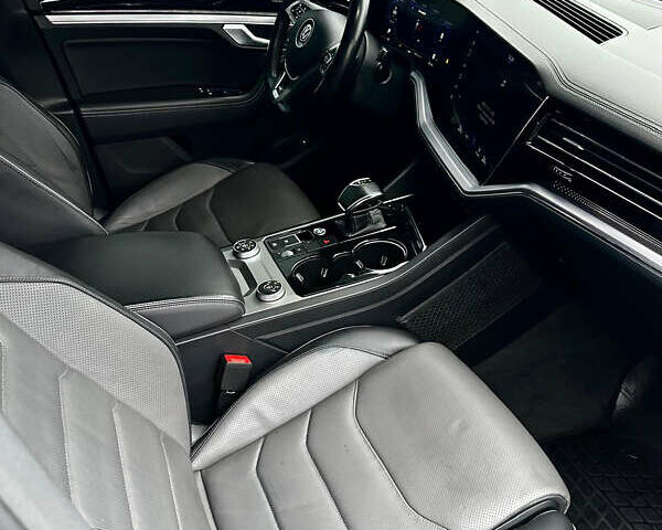 Черный Фольксваген Туарег, объемом двигателя 3 л и пробегом 115 тыс. км за 45500 $, фото 25 на Automoto.ua