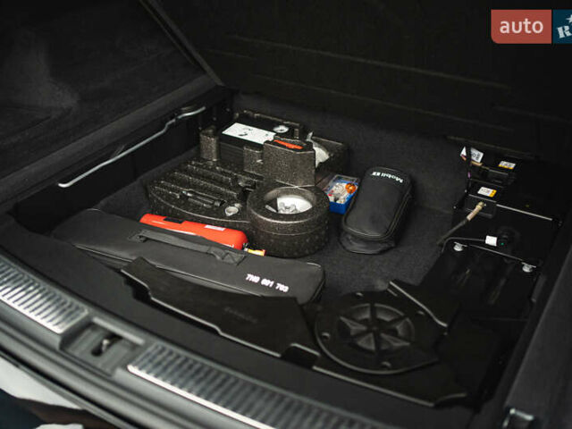 Черный Фольксваген Туарег, объемом двигателя 3.96 л и пробегом 170 тыс. км за 57777 $, фото 40 на Automoto.ua