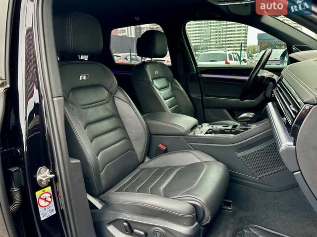 Черный Фольксваген Туарег, объемом двигателя 3 л и пробегом 141 тыс. км за 48500 $, фото 62 на Automoto.ua