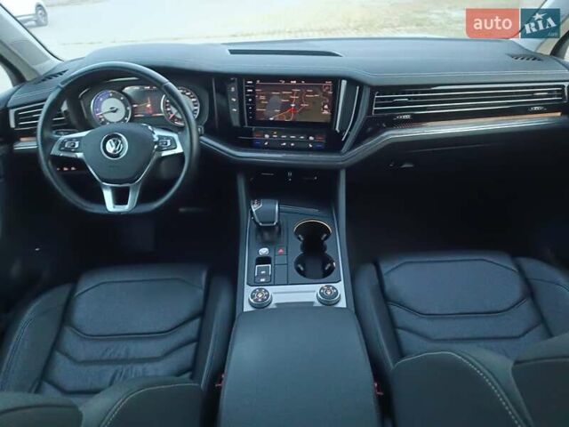 Черный Фольксваген Туарег, объемом двигателя 2.97 л и пробегом 255 тыс. км за 42000 $, фото 33 на Automoto.ua