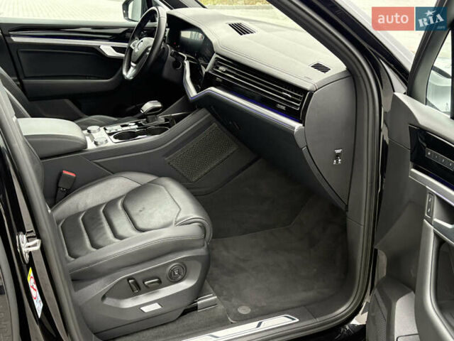 Черный Фольксваген Туарег, объемом двигателя 3 л и пробегом 188 тыс. км за 44555 $, фото 60 на Automoto.ua