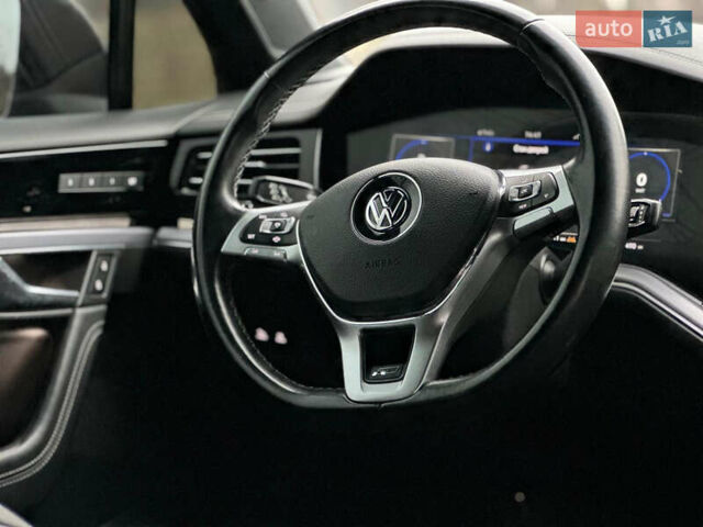 Черный Фольксваген Туарег, объемом двигателя 3 л и пробегом 115 тыс. км за 45500 $, фото 37 на Automoto.ua