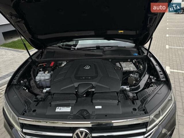 Фольксваген Туарег 2019 в Дубно на Automoto.ua Черный Фольксваген Туарег, объемом двигателя 3 л и пробегом 48 тыс. км за 43500 $, фото 66 на Automoto.ua