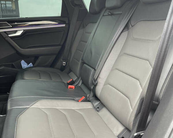 Черный Фольксваген Туарег, объемом двигателя 2.97 л и пробегом 267 тыс. км за 43900 $, фото 24 на Automoto.ua