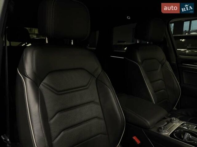 Черный Фольксваген Туарег, объемом двигателя 2.97 л и пробегом 123 тыс. км за 49900 $, фото 58 на Automoto.ua