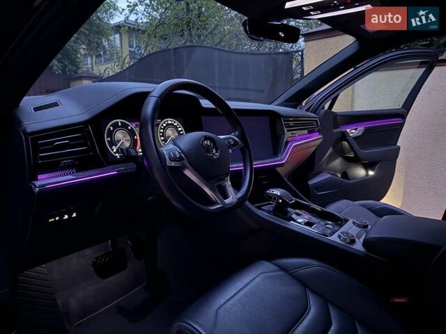 Черный Фольксваген Туарег, объемом двигателя 2.97 л и пробегом 194 тыс. км за 48200 $, фото 42 на Automoto.ua