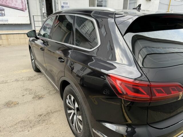 Черный Фольксваген Туарег, объемом двигателя 3 л и пробегом 147 тыс. км за 47000 $, фото 8 на Automoto.ua