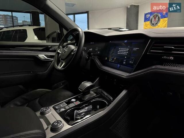 Черный Фольксваген Туарег, объемом двигателя 2.97 л и пробегом 123 тыс. км за 49900 $, фото 56 на Automoto.ua