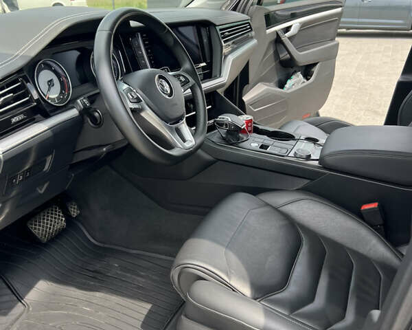 Черный Фольксваген Туарег, объемом двигателя 2.97 л и пробегом 121 тыс. км за 49800 $, фото 19 на Automoto.ua