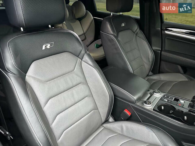 Черный Фольксваген Туарег, объемом двигателя 3 л и пробегом 115 тыс. км за 45500 $, фото 27 на Automoto.ua