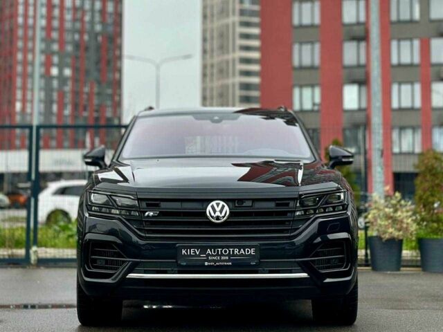 Черный Фольксваген Туарег, объемом двигателя 3 л и пробегом 141 тыс. км за 48500 $, фото 1 на Automoto.ua