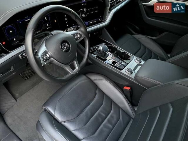 Черный Фольксваген Туарег, объемом двигателя 2.97 л и пробегом 130 тыс. км за 46999 $, фото 48 на Automoto.ua