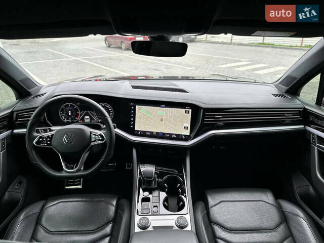 Черный Фольксваген Туарег, объемом двигателя 2.97 л и пробегом 129 тыс. км за 48500 $, фото 43 на Automoto.ua