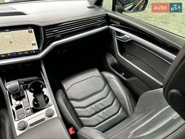 Черный Фольксваген Туарег, объемом двигателя 2.97 л и пробегом 129 тыс. км за 48500 $, фото 46 на Automoto.ua