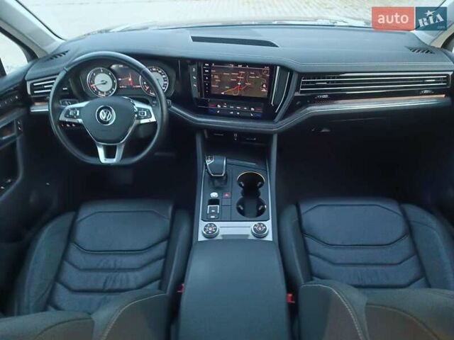 Черный Фольксваген Туарег, объемом двигателя 2.97 л и пробегом 255 тыс. км за 42000 $, фото 43 на Automoto.ua