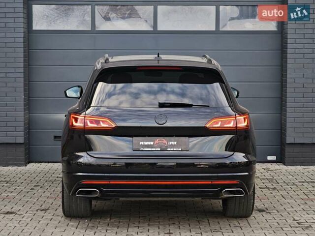 Черный Фольксваген Туарег, объемом двигателя 2.97 л и пробегом 98 тыс. км за 59980 $, фото 5 на Automoto.ua