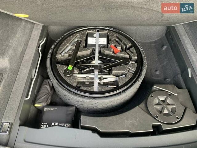 Черный Фольксваген Туарег, объемом двигателя 2.97 л и пробегом 77 тыс. км за 51000 $, фото 33 на Automoto.ua