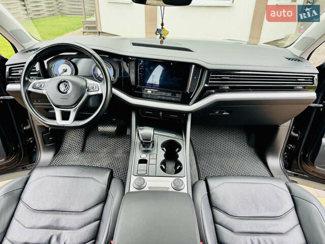 Черный Фольксваген Туарег, объемом двигателя 3 л и пробегом 195 тыс. км за 33700 $, фото 20 на Automoto.ua