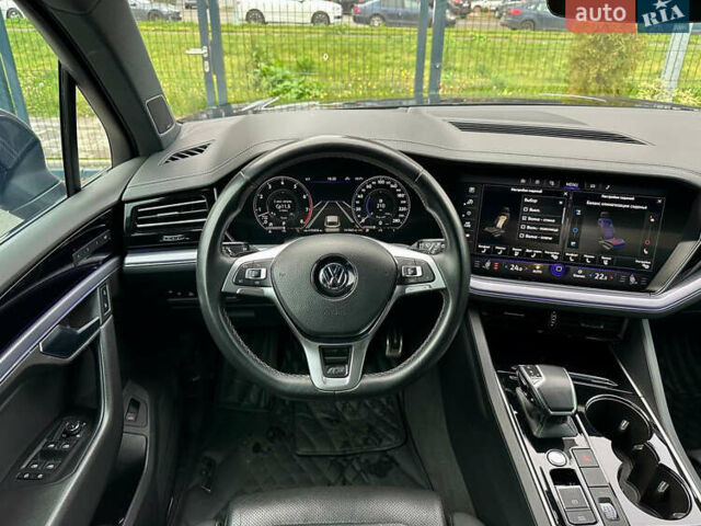 Черный Фольксваген Туарег, объемом двигателя 3 л и пробегом 141 тыс. км за 48500 $, фото 48 на Automoto.ua